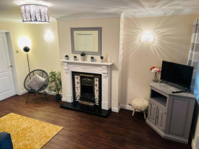 New Entire 3 bedroom Modern Home in Marston Green.